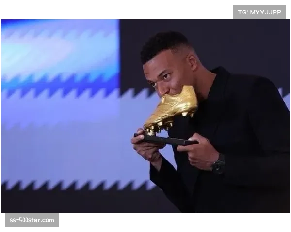 姆巴佩接受简短采访谈及未来：“目前我只专注于帮助巴黎赢得每一场比赛。”